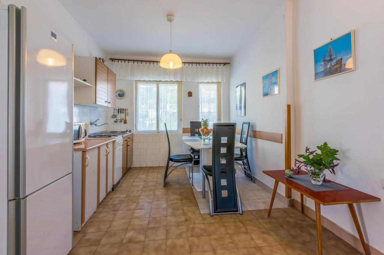 Danica Apartment *